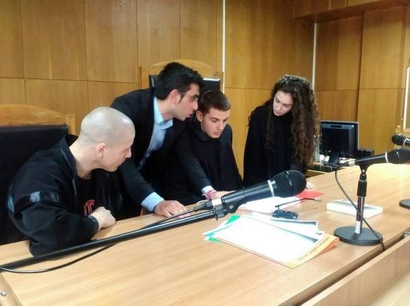 Симулиран процес на ученици в деня на отворените врати в Окръжния и районния съд в Кюстендил Симулиран процес на ученици в деня на отворените врати в Окръжния и районния съд в Кюстендил