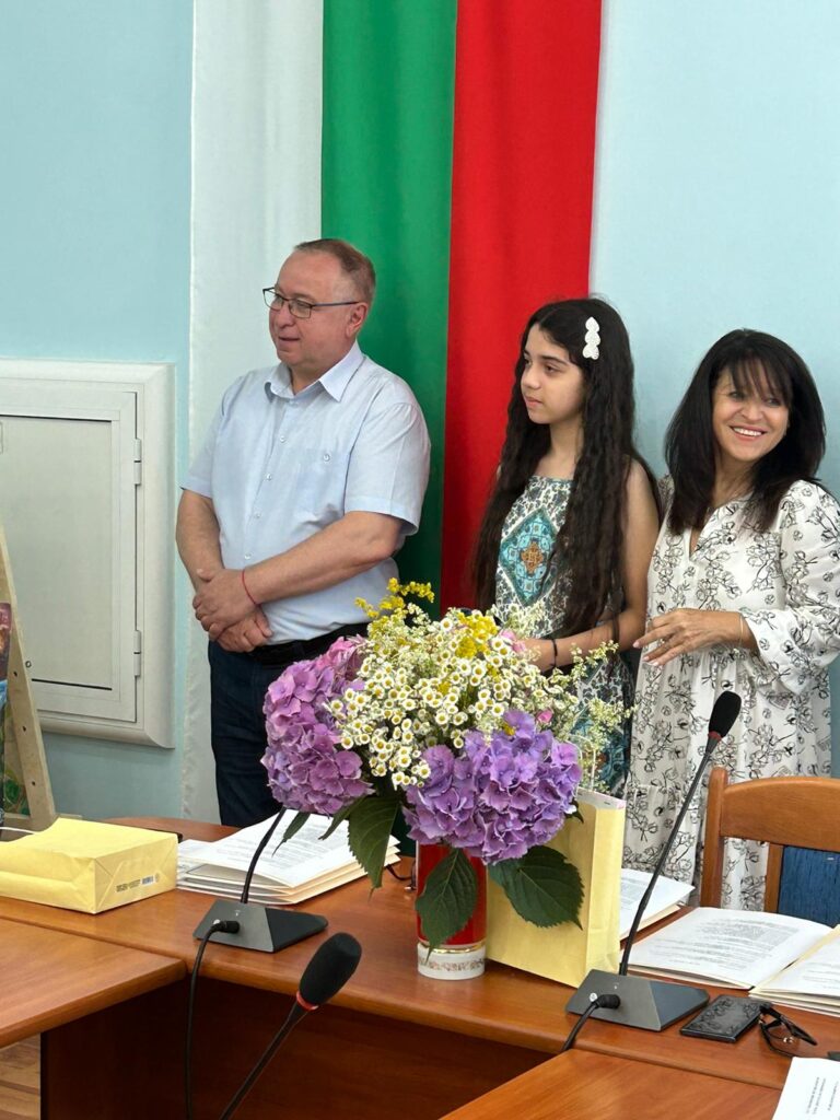 НАГРАЖДАВАНЕ НА ПОБЕДИТЕЛИТЕ В РЕГИОНАЛНИЯ УЧЕНИЧЕСКИ КОНКУРС „КРАСОТАТА НА СЕВЕРОЗАПАДА“ НАГРАЖДАВАНЕ НА ПОБЕДИТЕЛИТЕ В РЕГИОНАЛНИЯ УЧЕНИЧЕСКИ КОНКУРС „КРАСОТАТА НА СЕВЕРОЗАПАДА“