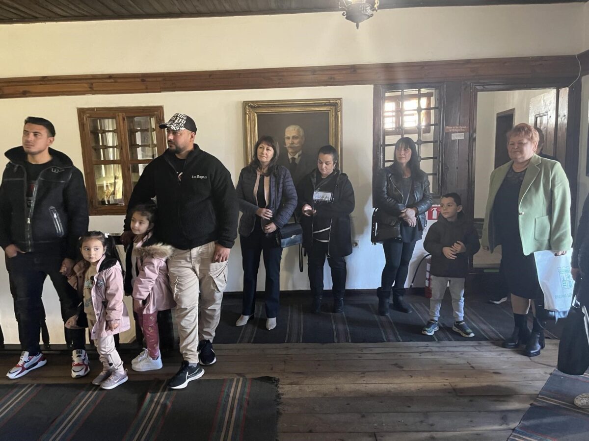 ИНТЕНЗИВНА РАБОТА С РОДИТЕЛИТЕ ПО ПРОЕКТ BG05M2OP001-5.001-0001 „РАВЕН ДОСТЪП ДО УЧИЛИЩНО ОБРАЗОВАНИЕ В УСЛОВИЯТА НА КРИЗИ“ В ДГ „ЗВЪНЧЕ“, ГР. БЕРКОВИЦА ИНТЕНЗИВНА РАБОТА С РОДИТЕЛИТЕ ПО ПРОЕКТ BG05M2OP001-5.001-0001 „РАВЕН ДОСТЪП ДО УЧИЛИЩНО ОБРАЗОВАНИЕ В УСЛОВИЯТА НА КРИЗИ“ В ДГ „ЗВЪНЧЕ“, ГР. БЕРКОВИЦА