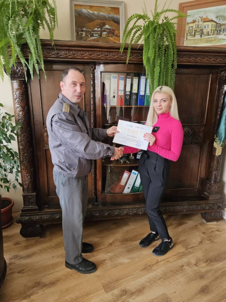 УЧЕНИЦИ ОТ ОБЛАСТ МОНТАНА С ГРАМОТИ ОТ КОНКУРС ЗА ЕСЕ „МОИТЕ ПРЕДСТАВИ ЗА ДОБРОВОЛЦИТЕ, ПОМАГАЩИ ПРИ БЕДСТВИЯ И ПОЖАРИ“ УЧЕНИЦИ ОТ ОБЛАСТ МОНТАНА С ГРАМОТИ ОТ КОНКУРС ЗА ЕСЕ „МОИТЕ ПРЕДСТАВИ ЗА ДОБРОВОЛЦИТЕ, ПОМАГАЩИ ПРИ БЕДСТВИЯ И ПОЖАРИ“