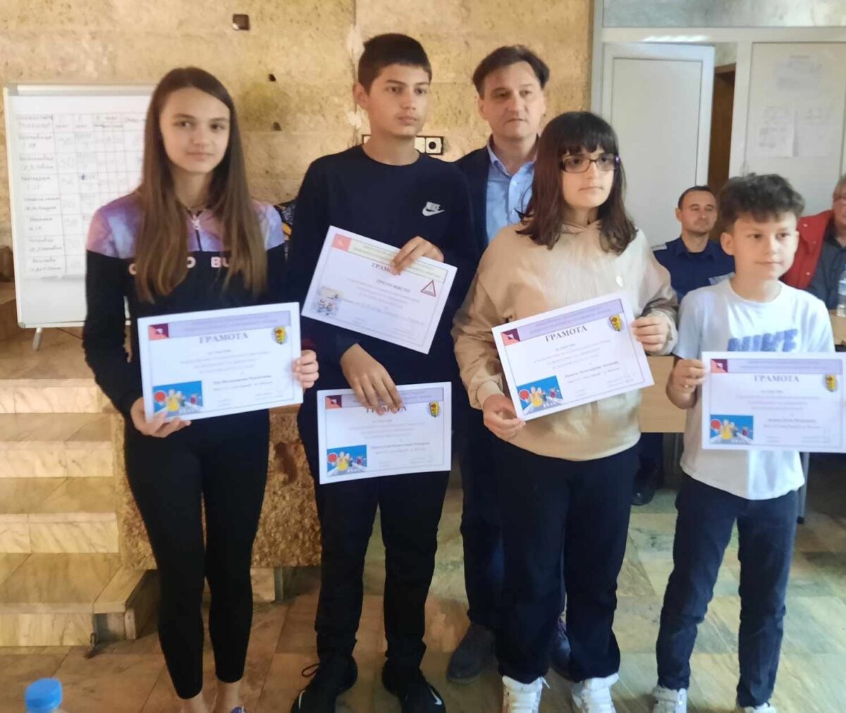 ОБЛАСТЕН КРЪГ НА УЧЕНИЧЕСКА ВИКТОРИНА ПО БЕЗОПАСНОСТ НА ДВИЖЕНИЕТО „ДА ЗАПАЗИМ ДЕЦАТА НА ПЪТЯ” - ОБЛАСТ МОНТАНА ОБЛАСТЕН КРЪГ НА УЧЕНИЧЕСКА ВИКТОРИНА ПО БЕЗОПАСНОСТ НА ДВИЖЕНИЕТО „ДА ЗАПАЗИМ ДЕЦАТА НА ПЪТЯ” - ОБЛАСТ МОНТАНА