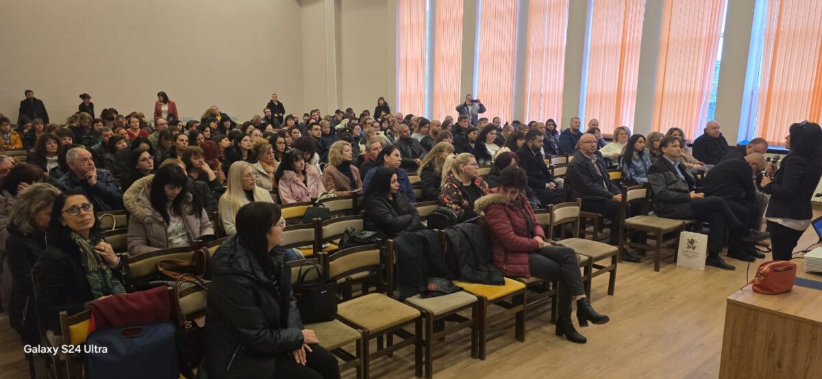 РАБОТНА СРЕЩА НА ЕКИПИТЕ ЗА ОБХВАТ НА ДЕЦА И УЧЕНИЦИ ОТ ОБЛАСТ МОНТАНА РАБОТНА СРЕЩА НА ЕКИПИТЕ ЗА ОБХВАТ НА ДЕЦА И УЧЕНИЦИ ОТ ОБЛАСТ МОНТАНА