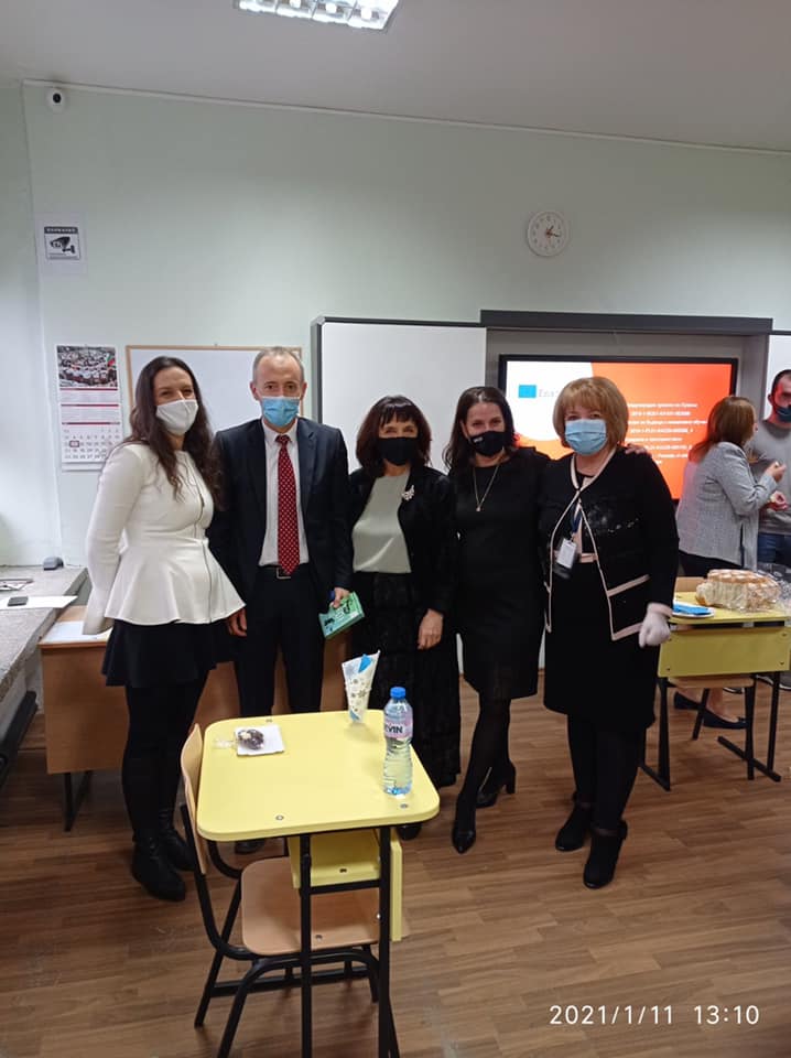 Посещение на министър Красимир Вълчев и д-р Ваня Кастрева в 122. ИОУ "Николай Лилиев" Посещение на министър Красимир Вълчев и д-р Ваня Кастрева в 122. ИОУ "Николай Лилиев"