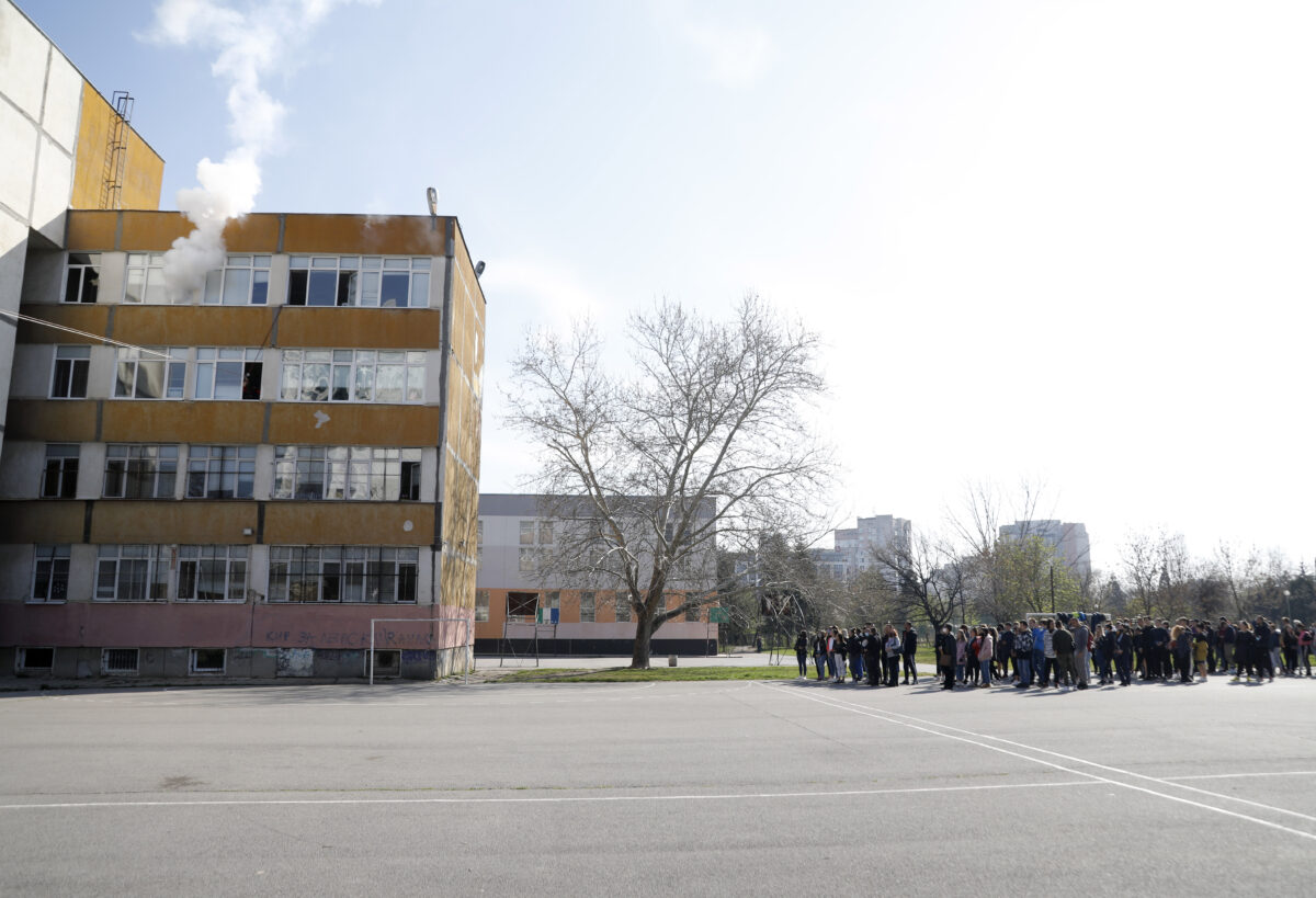 Учебна евакуация в 81 СУ "Виктор Юго" Учебна евакуация в 81 СУ "Виктор Юго"