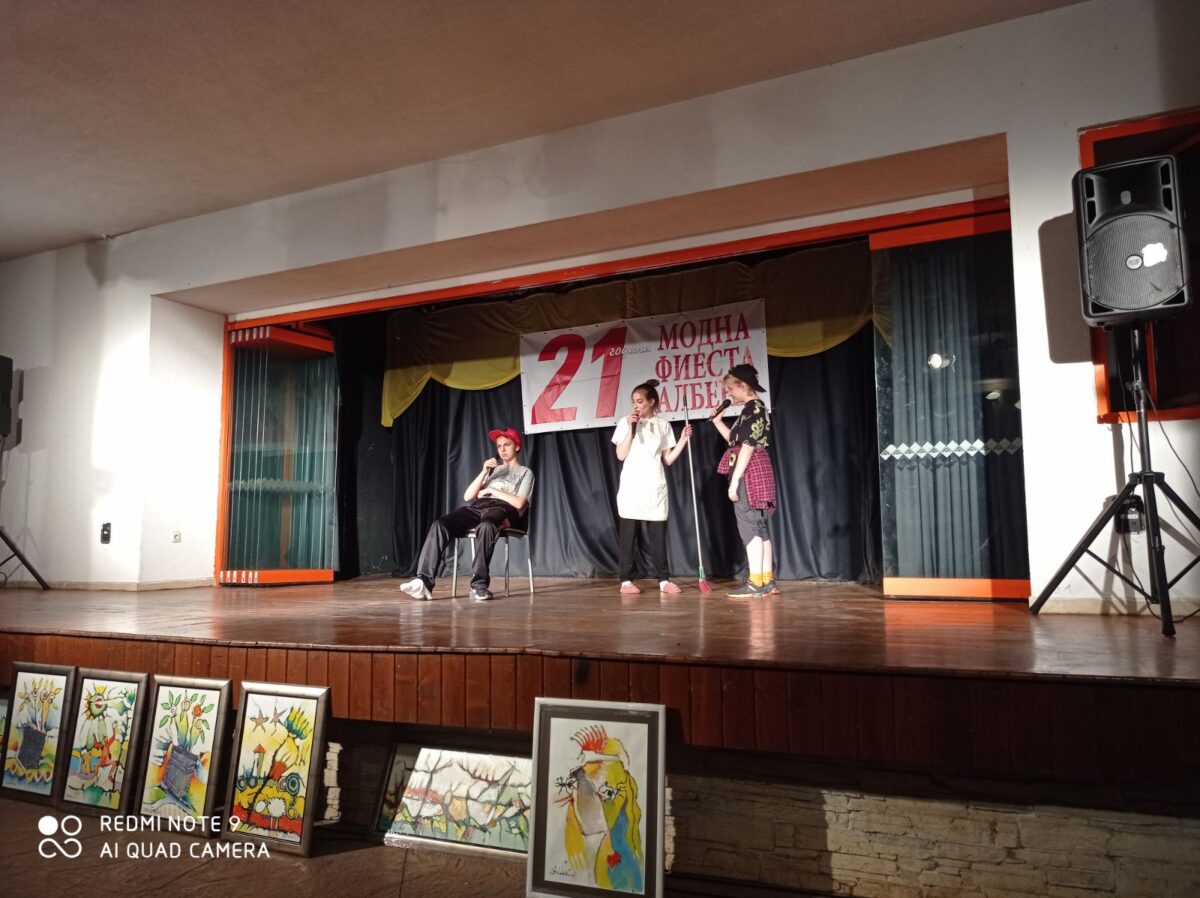 Школа за Таланти при 192.СУ "Христо Ботев" на Модна фиеста "Албена" Школа за Таланти при 192.СУ "Христо Ботев" на Модна фиеста "Албена"
