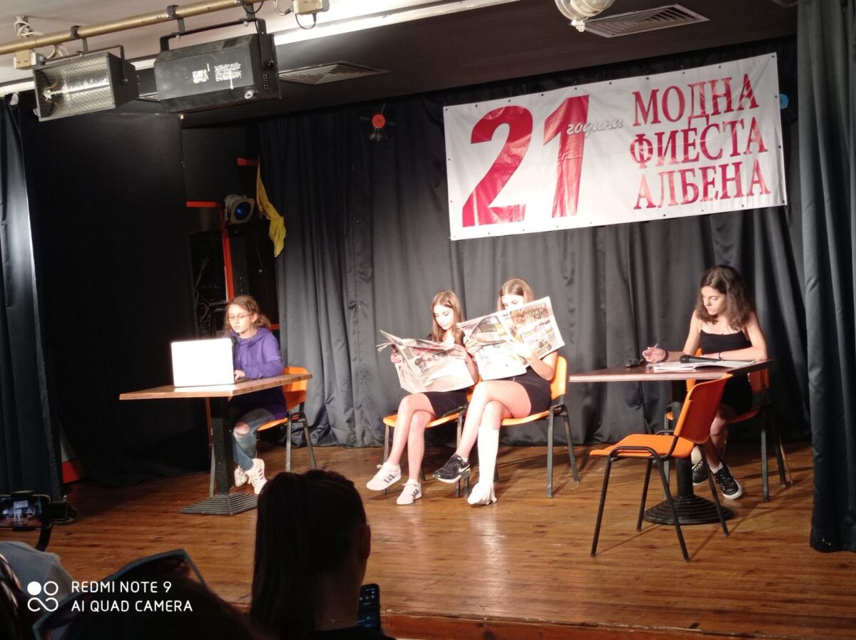 Школа за Таланти при 192.СУ "Христо Ботев" на Модна фиеста "Албена" Школа за Таланти при 192.СУ "Христо Ботев" на Модна фиеста "Албена"