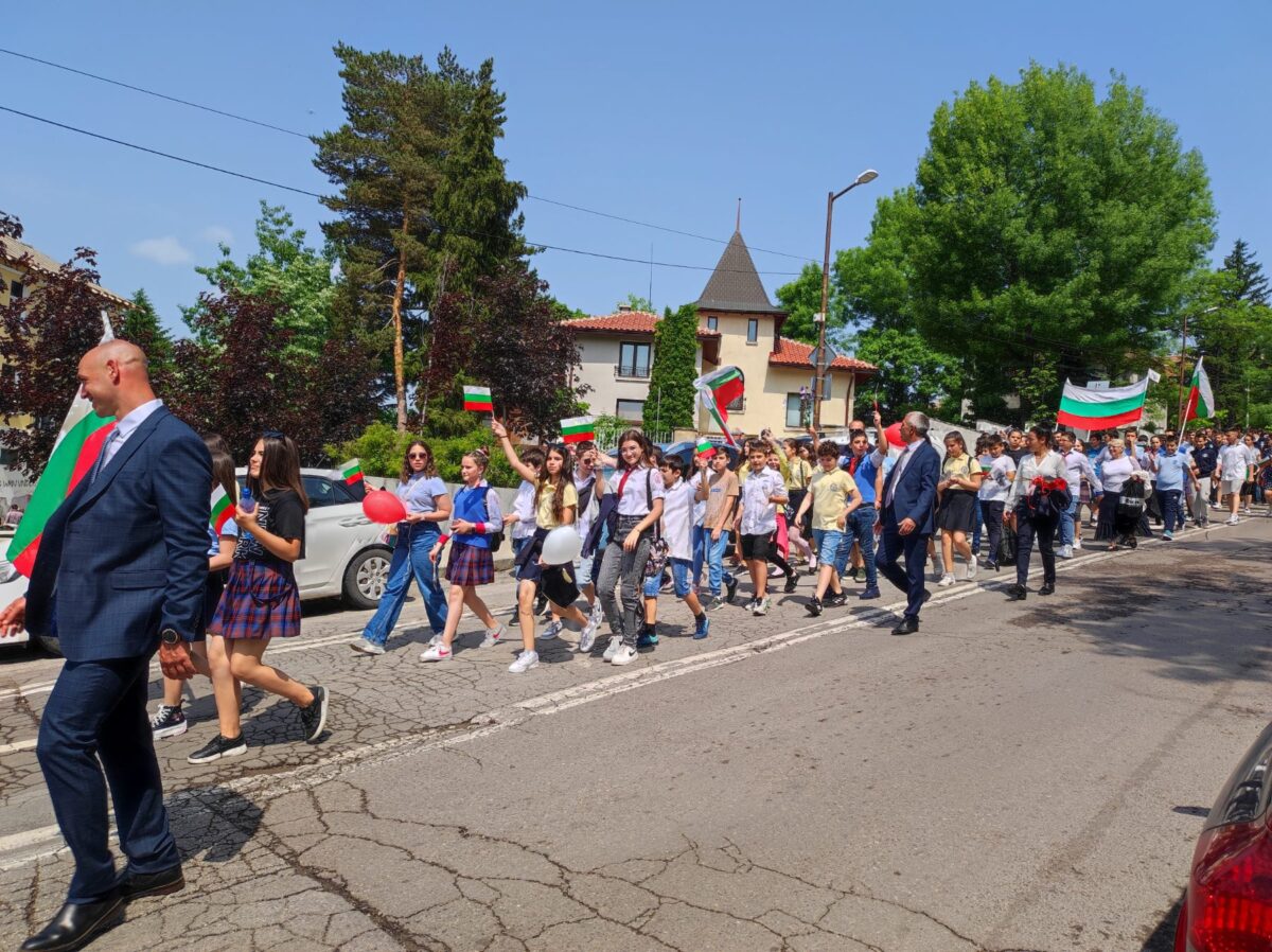 На 24 май децата на Банкя съчетаха празника на буквите с инициативата на РУО – София-град - „Софийски дни на четенето“ На 24 май децата на Банкя съчетаха празника на буквите с инициативата на РУО – София-град - „Софийски дни на четенето“