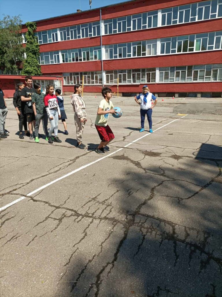 Спортен празник в 124 ОУ „Васил Левски“ Спортен празник в 124 ОУ „Васил Левски“