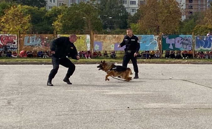 Детско полицейско управление в 4. ОУ „Проф. Джон Атанасов“ Детско полицейско управление в 4. ОУ „Проф. Джон Атанасов“