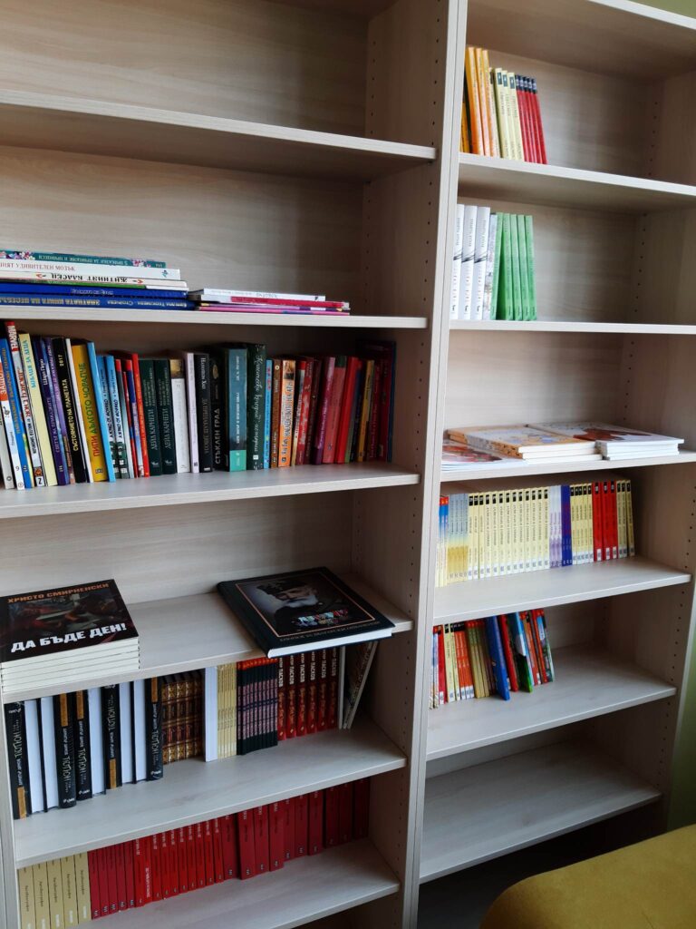 Повече от триста нови книги в училищната библиотека на 149 СУ „Иван Хаджийски“ Повече от триста нови книги в училищната библиотека на 149 СУ „Иван Хаджийски“