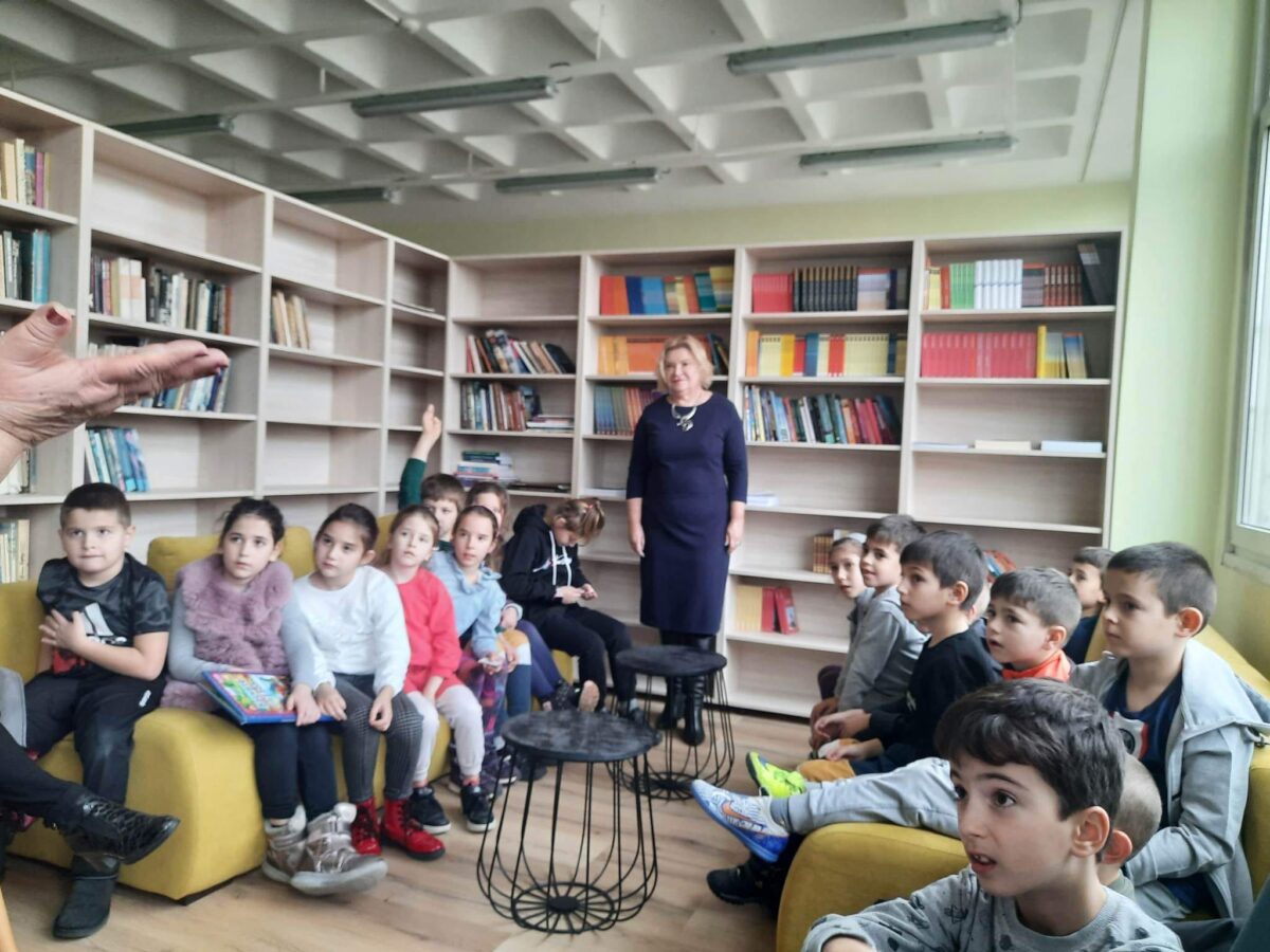 Среща с известна детска писателка в 149 СУ „Иван Хаджийски“ – по инициатива на Столична библиотека – филиал „Овча купел“ Среща с известна детска писателка в 149 СУ „Иван Хаджийски“ – по инициатива на Столична библиотека – филиал „Овча купел“