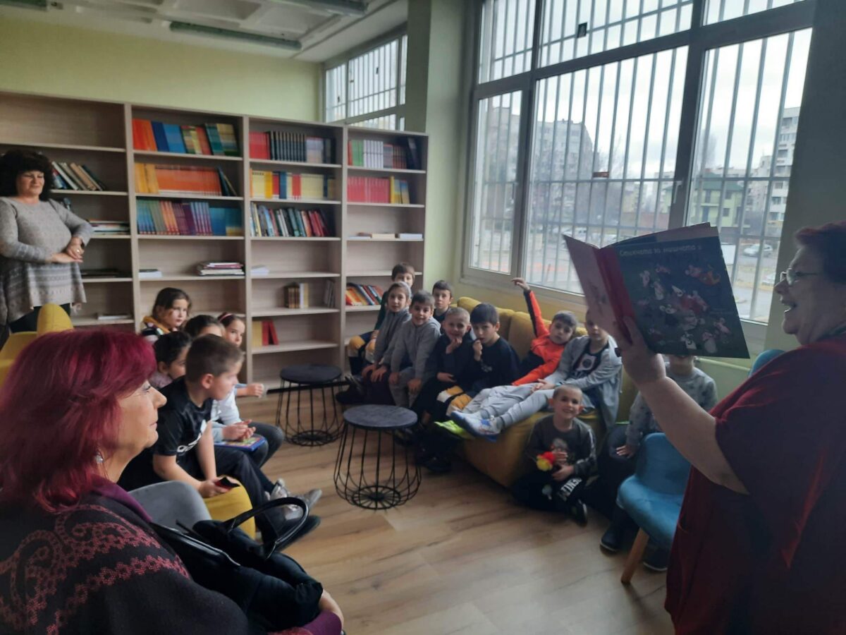 Среща с известна детска писателка в 149 СУ „Иван Хаджийски“ – по инициатива на Столична библиотека – филиал „Овча купел“ Среща с известна детска писателка в 149 СУ „Иван Хаджийски“ – по инициатива на Столична библиотека – филиал „Овча купел“