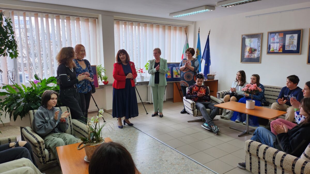 Първа пролет започва с ученически рисунки с кафе Първа пролет започва с ученически рисунки с кафе