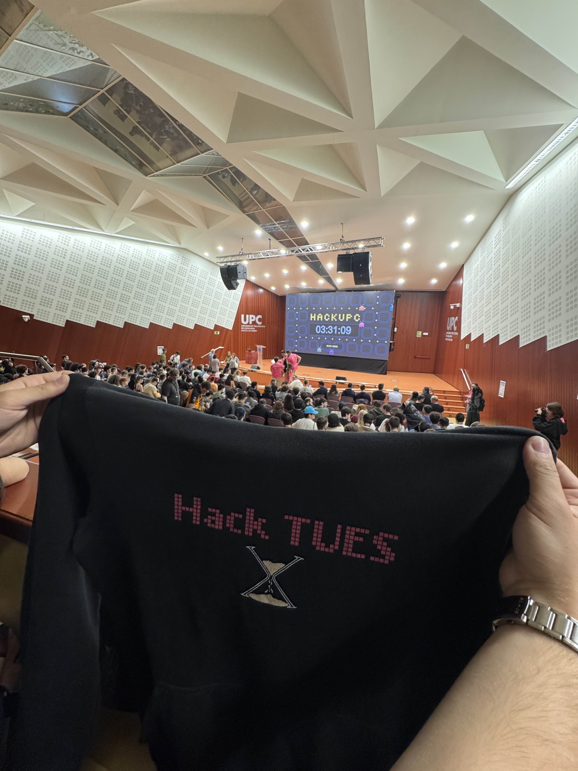 HackUpc 2025 – Барселона, 2 – 4.05.2025 г. – трето място за учениците от ТУЕС HackUpc 2025 – Барселона, 2 – 4.05.2025 г. – трето място за учениците от ТУЕС