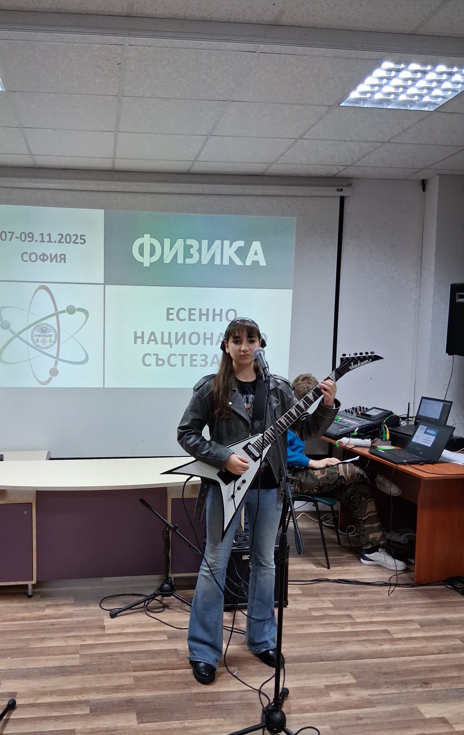 Началникът на РУО – София-град даде началото на Есенното национално състезание по физика Началникът на РУО – София-град даде началото на Есенното национално състезание по физика