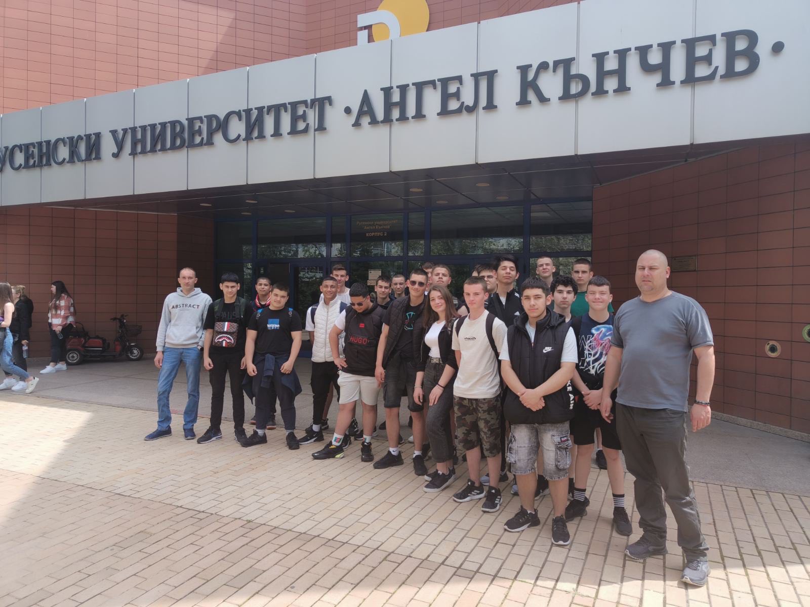 Посещения на ученици от Професионална гимназия по транспорт-Русе в Русенски университет „Ангел Кънчев“ и фирма „ЕС ЕФ ЕЙ Ритейл – Русе“ ЕАД по Проект „Модернизиране на професионалното образование и обучение“ Посещения на ученици от Професионална гимназия по транспорт-Русе в Русенски университет „Ангел Кънчев“ и фирма „ЕС ЕФ ЕЙ Ритейл – Русе“ ЕАД по Проект „Модернизиране на професионалното образование и обучение“