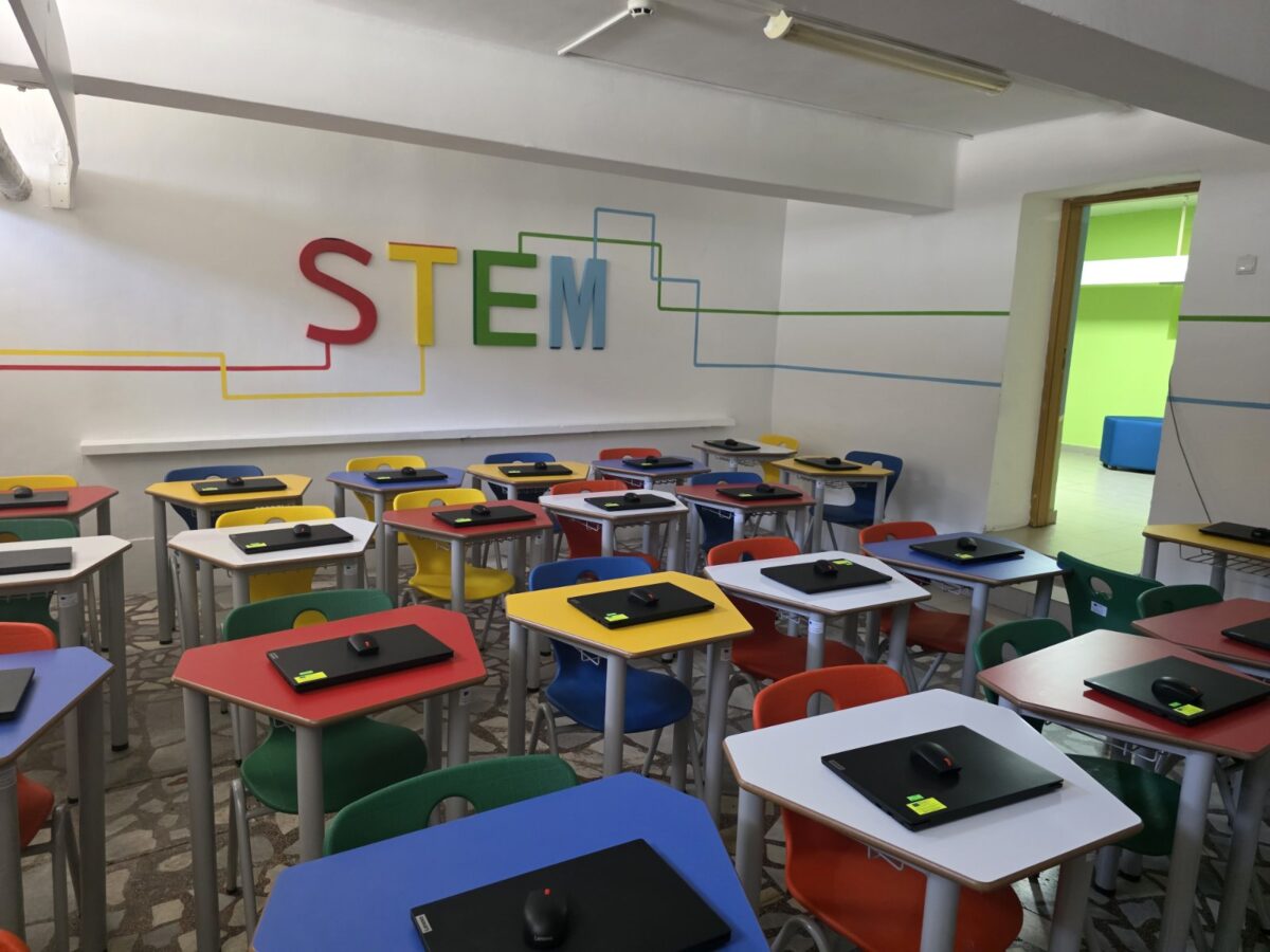 STEM-център в ОУ "Иван Вазов" - Русе STEM-център в ОУ "Иван Вазов" - Русе