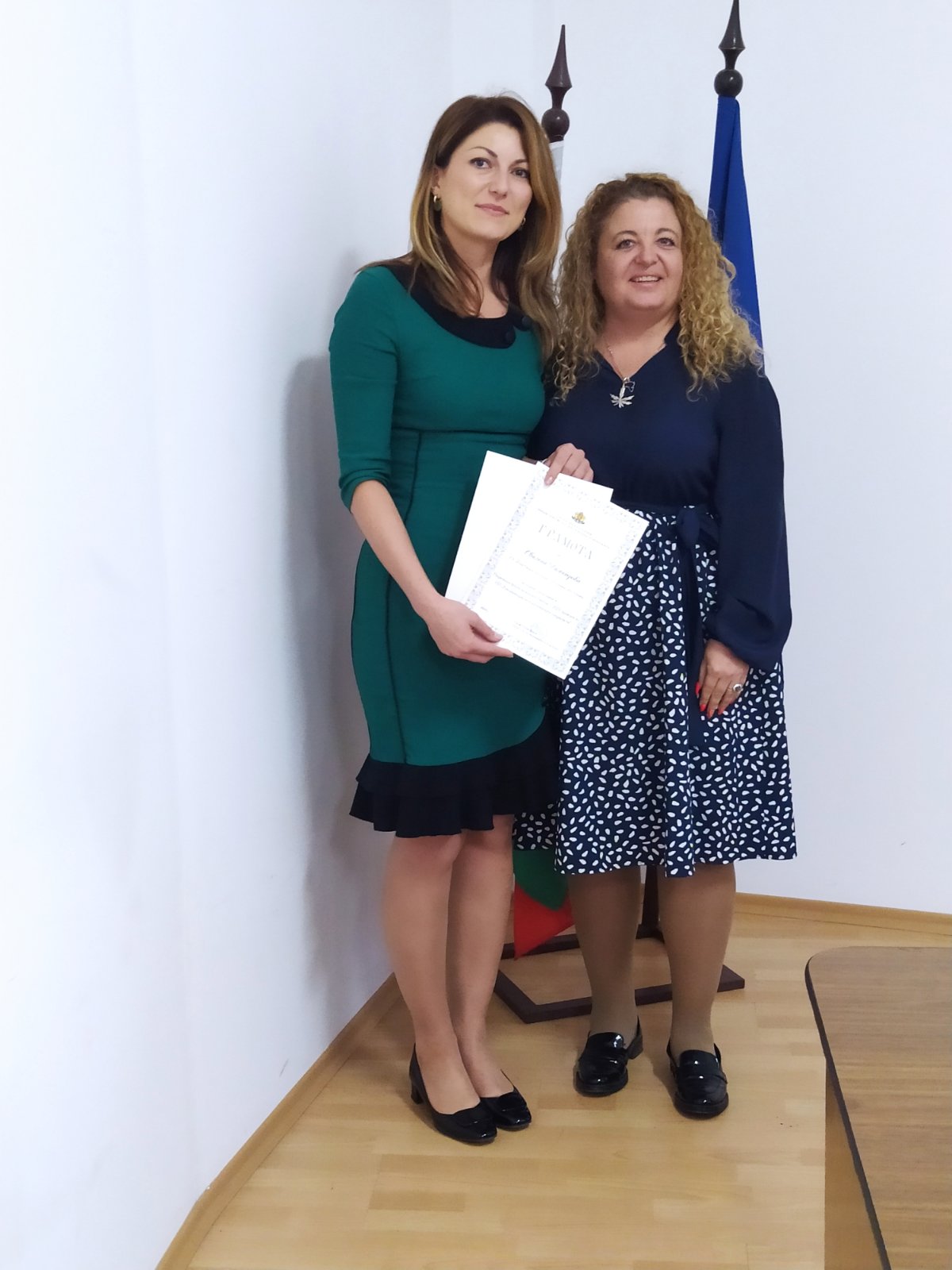 С грамота от министъра на образованието и науката за отлично представяне в VІІІ Национален форум на младите педагогически специалисти „Предизвикателствата пред образованието и младите педагози в XXI-ви век“ е удостоена г-жа Свилена Димитрова, начален учител в СУ „Йоан Екз. Български“ – гр. Шумен. С грамота от министъра на образованието и науката за отлично представяне в VІІІ Национален форум на младите педагогически специалисти „Предизвикателствата пред образованието и младите педагози в XXI-ви век“ е удостоена г-жа Свилена Димитрова, начален учител в СУ „Йоан Екз. Български“ – гр. Шумен.