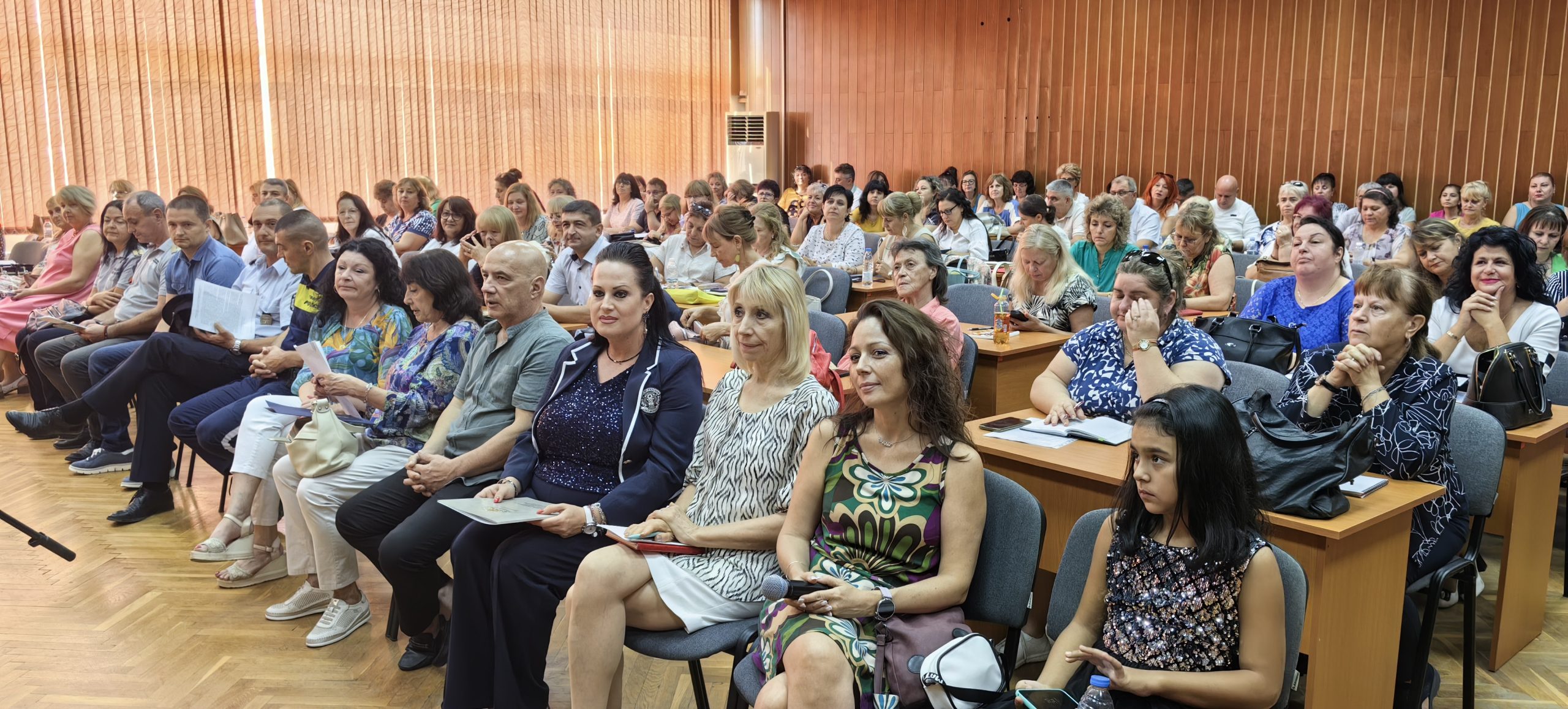 Успешен старт на учебната година: Готовност и добро взаимодействие бележат началото на учебната година Успешен старт на учебната година: Готовност и добро взаимодействие бележат началото на учебната година