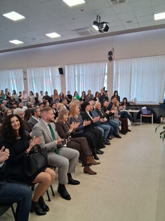 Началникът на РУО – София-град връчи приза Спортист на годината – 2025г. в 166. Спортно училище Началникът на РУО – София-град връчи приза Спортист на годината – 2025г. в 166. Спортно училище