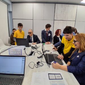 Министърът на образованието и науката и началникът на РУО – София-град откриха най-големия в страната STEM център „Вселена“ във 2. СУ Министърът на образованието и науката и началникът на РУО – София-град откриха най-големия в страната STEM център „Вселена“ във 2. СУ