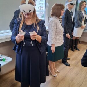 Министърът на образованието и науката и началникът на РУО – София-град откриха най-големия в страната STEM център „Вселена“ във 2. СУ Министърът на образованието и науката и началникът на РУО – София-град откриха най-големия в страната STEM център „Вселена“ във 2. СУ