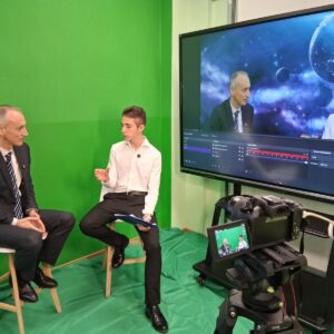 Министърът на образованието и науката и началникът на РУО – София-град откриха най-големия в страната STEM център „Вселена“ във 2. СУ Министърът на образованието и науката и началникът на РУО – София-град откриха най-големия в страната STEM център „Вселена“ във 2. СУ