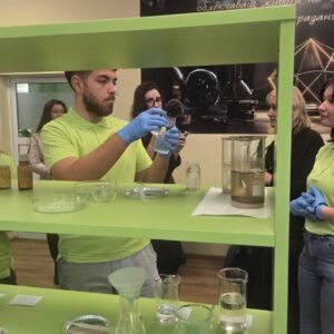 Министърът на образованието и науката и началникът на РУО – София-град откриха най-големия в страната STEM център „Вселена“ във 2. СУ Министърът на образованието и науката и началникът на РУО – София-град откриха най-големия в страната STEM център „Вселена“ във 2. СУ