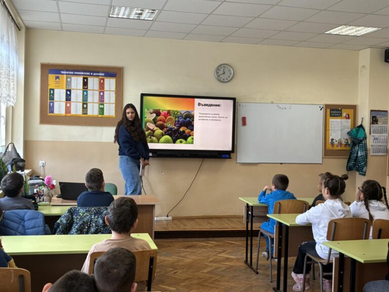 Добра практика в 85. СУ „Отец Паисий“: „Плодове и зеленчуци“ - интегриран урок с ученици от 11 клас - професия „Търговски представител“ и ученици от 2а и 2б клас по метода „Ученици обучават ученици Добра практика в 85. СУ „Отец Паисий“: „Плодове и зеленчуци“ - интегриран урок с ученици от 11 клас - професия „Търговски представител“ и ученици от 2а и 2б клас по метода „Ученици обучават ученици