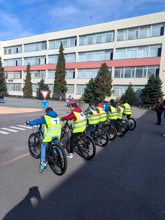 Добра практика в 54. СУ „Св. Иван Рилски“: „С велосипед на пътя – чрез играта да научим правилата за безопасно движение по пътищата“ Добра практика в 54. СУ „Св. Иван Рилски“: „С велосипед на пътя – чрез играта да научим правилата за безопасно движение по пътищата“