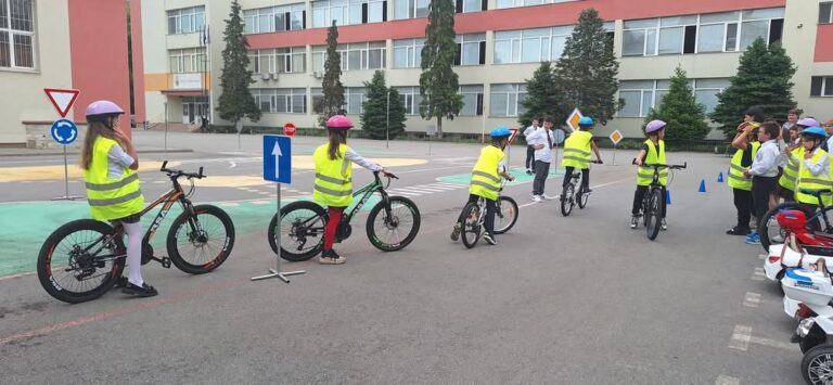 Добра практика в 54. СУ „Св. Иван Рилски“: „С велосипед на пътя – чрез играта да научим правилата за безопасно движение по пътищата“ Добра практика в 54. СУ „Св. Иван Рилски“: „С велосипед на пътя – чрез играта да научим правилата за безопасно движение по пътищата“