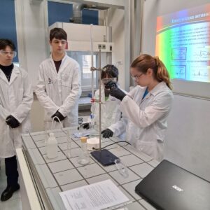 Един от най-разширените STEM центрове в страната откриха днес заместник-министър и началникът на РУО – София-град в 91. НЕГ Един от най-разширените STEM центрове в страната откриха днес заместник-министър и началникът на РУО – София-град в 91. НЕГ