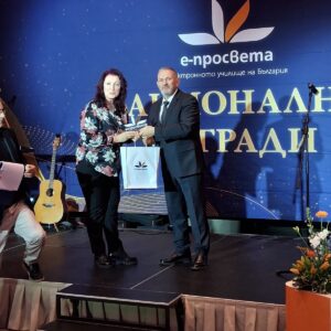 Началникът на РУО – София-град връчи Вторите национални годишни награди на Е-Просвета Началникът на РУО – София-град връчи Вторите национални годишни награди на Е-Просвета
