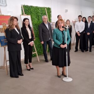 Президентът откри изложба за 3-ти март в 9.ФЕГ Президентът откри изложба за 3-ти март в 9.ФЕГ