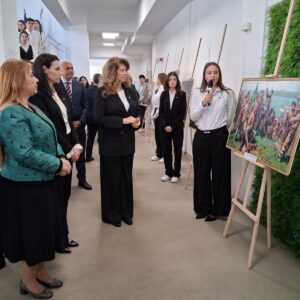 Президентът откри изложба за 3-ти март в 9.ФЕГ Президентът откри изложба за 3-ти март в 9.ФЕГ
