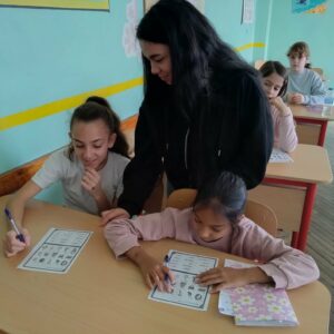 Добра практика в 162. Средно училище „Отец Паисий“: „Английският е лесен и забавен, когато „учители“ са учениците от XI клас“ Добра практика в 162. Средно училище „Отец Паисий“: „Английският е лесен и забавен, когато „учители“ са учениците от XI клас“