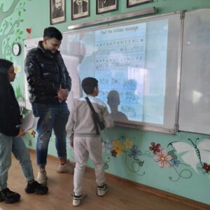 Добра практика в 162. Средно училище „Отец Паисий“: „Английският е лесен и забавен, когато „учители“ са учениците от XI клас“ Добра практика в 162. Средно училище „Отец Паисий“: „Английският е лесен и забавен, когато „учители“ са учениците от XI клас“