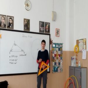 Добра практика в 79. СУ „Индира Ганди“: „Ученици обучават ученици“ Добра практика в 79. СУ „Индира Ганди“: „Ученици обучават ученици“
