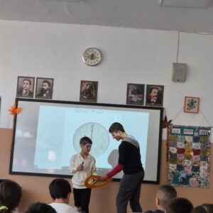 Добра практика в 79. СУ „Индира Ганди“: „Ученици обучават ученици“ Добра практика в 79. СУ „Индира Ганди“: „Ученици обучават ученици“