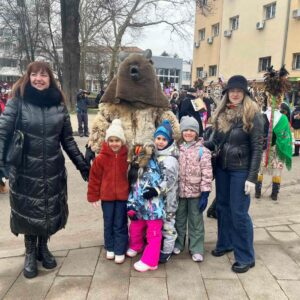 Добра практика в ДГ №7 „Детелина“: Театрализираната игра като средство за изграждане на социокултурни компетенции и комуникация на роден език в предучилищна възраст Добра практика в ДГ №7 „Детелина“: Театрализираната игра като средство за изграждане на социокултурни компетенции и комуникация на роден език в предучилищна възраст