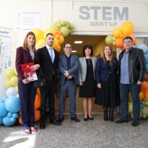 Началникът на РУО – София-град откри STEM център в 128. СУ „Алберт Айнщайн” Началникът на РУО – София-град откри STEM център в 128. СУ „Алберт Айнщайн”