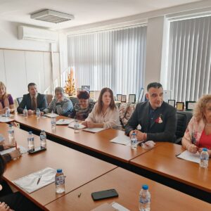 Работна среща с директорите на училища, участвали в пилотното издание на програмата „Директор за един ден“ Работна среща с директорите на училища, участвали в пилотното издание на програмата „Директор за един ден“