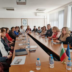 Работна среща с директорите на училища, участвали в пилотното издание на програмата „Директор за един ден“ Работна среща с директорите на училища, участвали в пилотното издание на програмата „Директор за един ден“