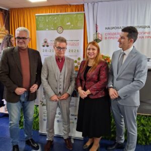 Д-р Лилова откри Петата национална училищна конференция „Споделени педагогически практики в преподаването на природни науки“ Д-р Лилова откри Петата национална училищна конференция „Споделени педагогически практики в преподаването на природни науки“