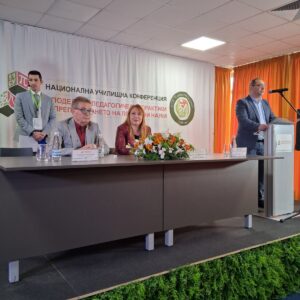 Д-р Лилова откри Петата национална училищна конференция „Споделени педагогически практики в преподаването на природни науки“ Д-р Лилова откри Петата национална училищна конференция „Споделени педагогически практики в преподаването на природни науки“