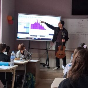 Д-р Лилова посети открити уроци по физика и по математика в 133.СУ Д-р Лилова посети открити уроци по физика и по математика в 133.СУ