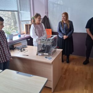 Началникът на РУО – София-град откри новия STEM център в 113.СУ Началникът на РУО – София-град откри новия STEM център в 113.СУ