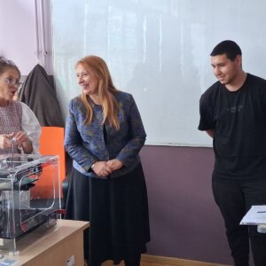 Началникът на РУО – София-град откри новия STEM център в 113.СУ Началникът на РУО – София-град откри новия STEM център в 113.СУ