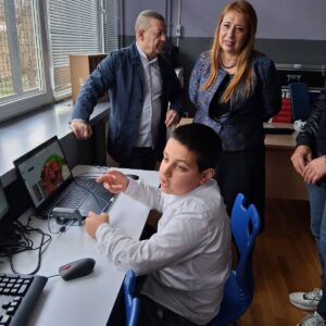 Началникът на РУО – София-град откри новия STEM център в 113.СУ Началникът на РУО – София-град откри новия STEM център в 113.СУ