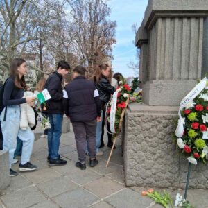 Ученици отбелязаха годишнината от Одринската епопея Ученици отбелязаха годишнината от Одринската епопея